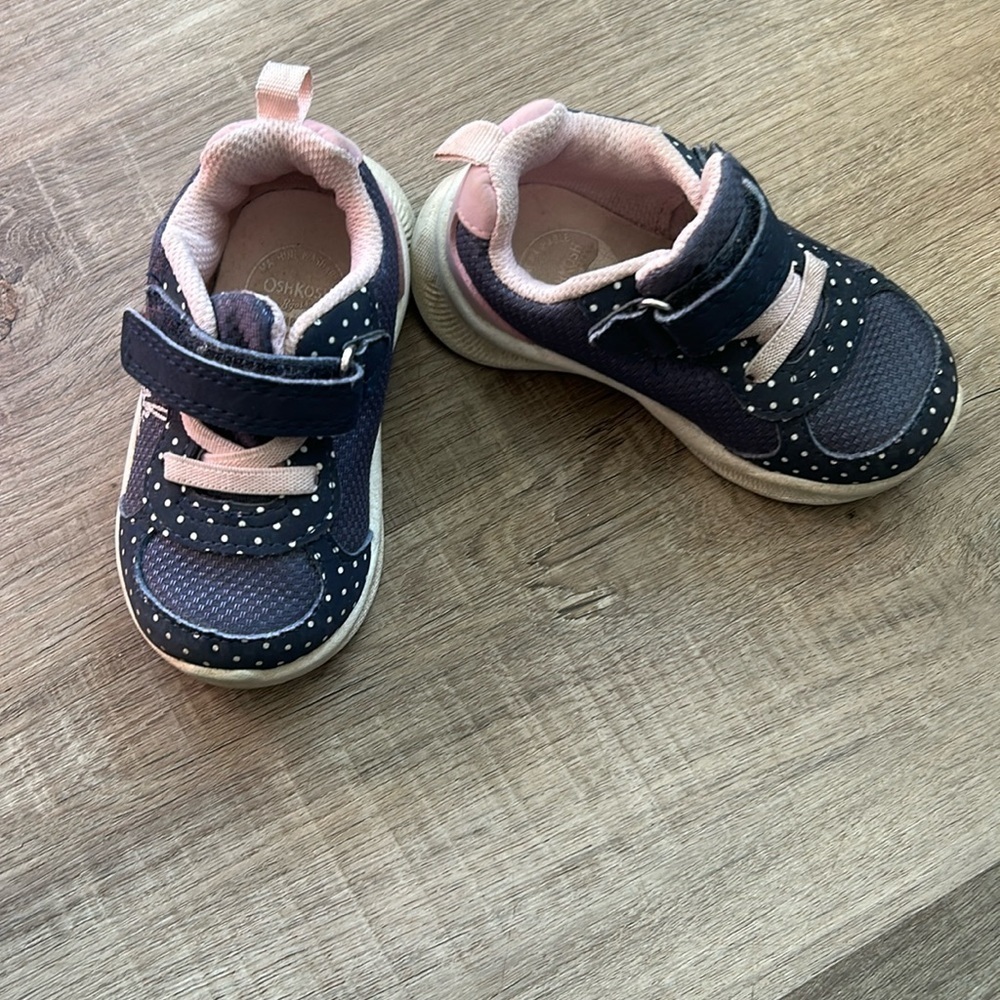 Toddler runners size 5 Oshkosh Bgosh for little girl